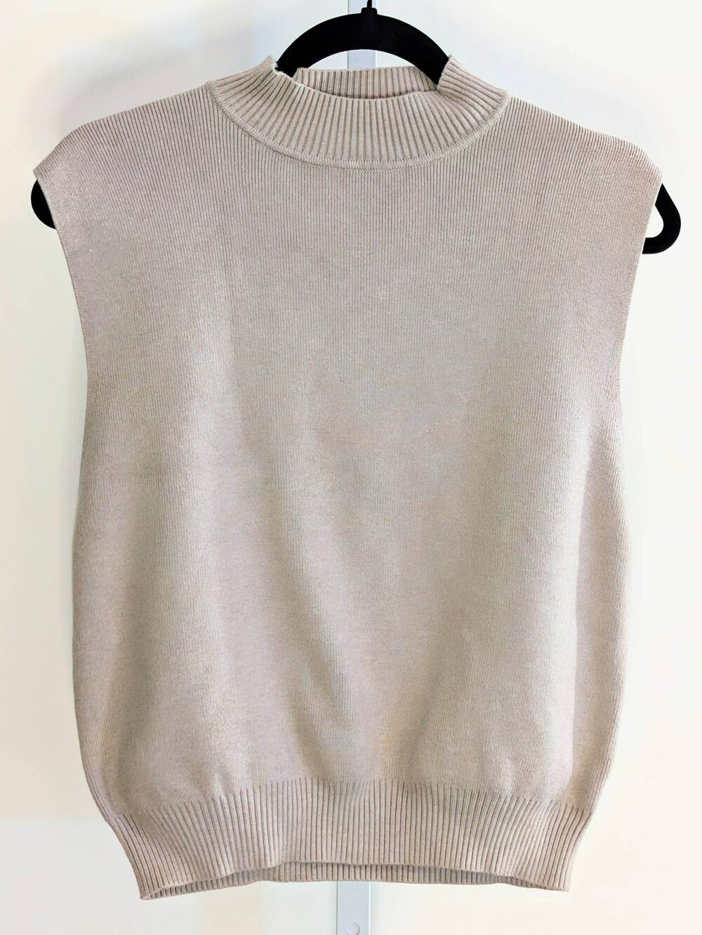 Commense Stand Collar Rib Knit Sweater Vest